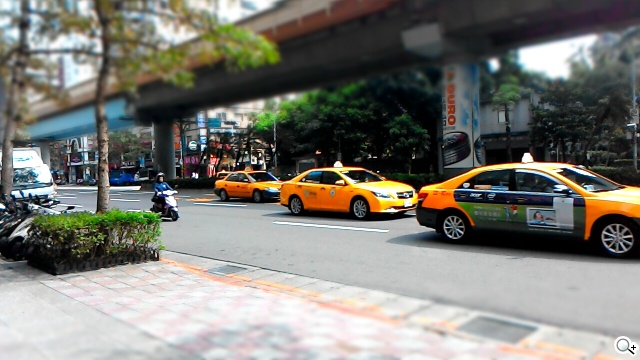 手拿包般的精品質感 ASUS MeMO Pad 7 ME572CL