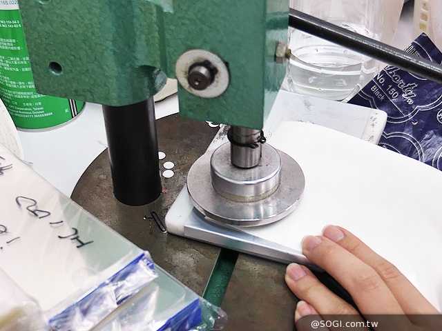 iPhone 6全機包膜與imos 3SAS螢幕貼實戰體驗