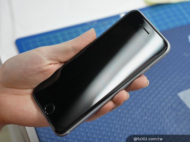 iPhone 6全機包膜與imos 3SAS螢幕貼實戰體驗