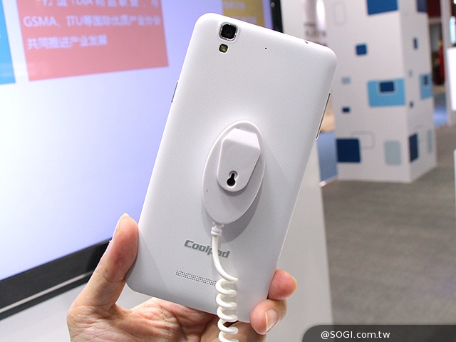 酷派大神F2八核4G手機 傳將推高通驍龍615登台【2014北京通信展】 酷派大神F2八核4G手機 傳將推高通驍龍615登台【2014北京通信展】