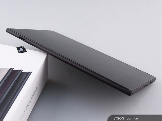 手拿包般的精品質感 ASUS MeMO Pad 7 ME572CL
