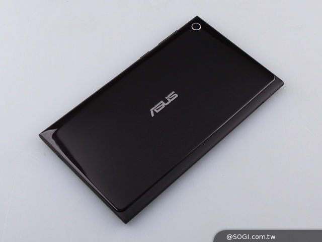 手拿包般的精品質感 ASUS MeMO Pad 7 ME572CL