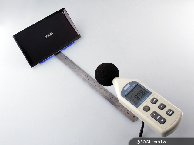 手拿包般的精品質感 ASUS MeMO Pad 7 ME572CL