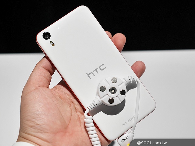 HTC Desire EYE 動手玩