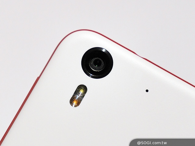 前後13MP自拍神器 HTC Desire EYE動手玩