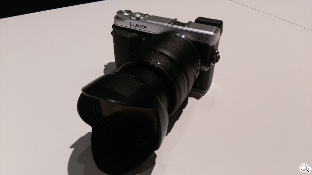 前後13MP自拍神器 HTC Desire EYE動手玩