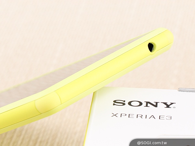 彈性邊角護機身！Sony輕質4G入門手機Xperia E3