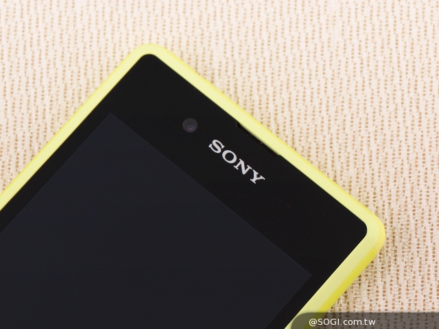 彈性邊角護機身！Sony輕質4G入門手機Xperia E3