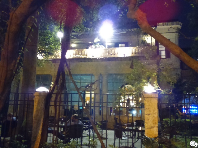 彈性邊角護機身！Sony輕質4G入門手機Xperia E3