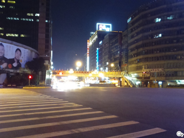 彈性邊角護機身！Sony輕質4G入門手機Xperia E3