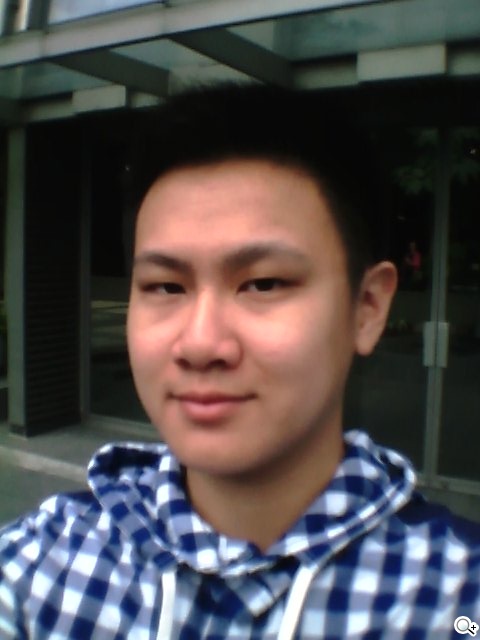 彈性邊角護機身！Sony輕質4G入門手機Xperia E3