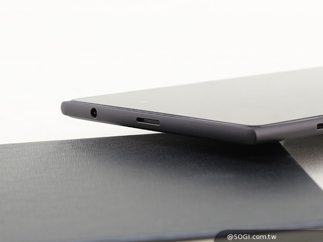 手拿包般的精品質感 ASUS MeMO Pad 7 ME572CL