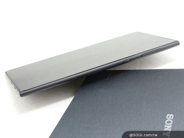 手拿包般的精品質感 ASUS MeMO Pad 7 ME572CL