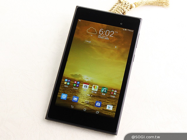 手拿包般的精品質感 ASUS MeMO Pad 7 ME572CL