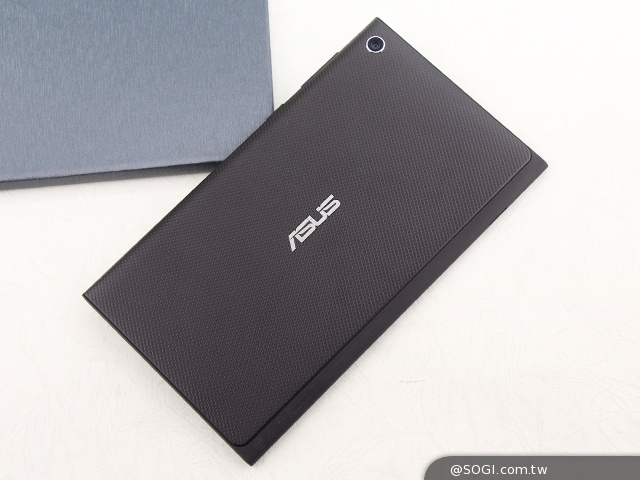 手拿包般的精品質感 ASUS MeMO Pad 7 ME572CL