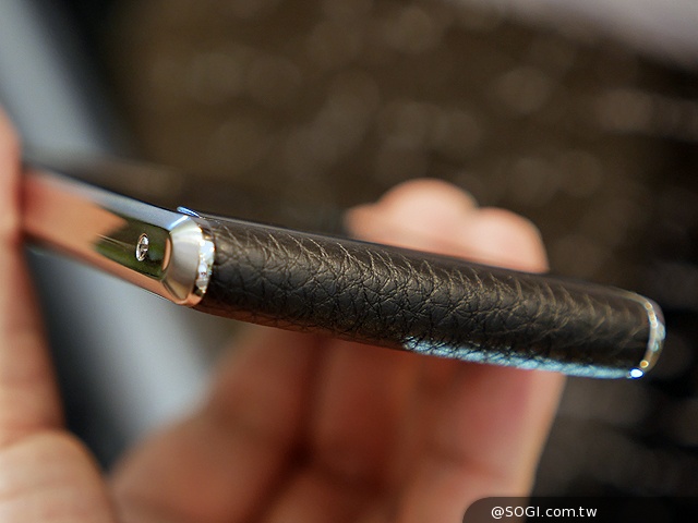 全新奢華4G智慧機Vertu Aster登台 要價22萬起