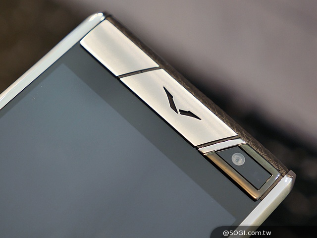 全新奢華4G智慧機Vertu Aster登台 要價22萬起