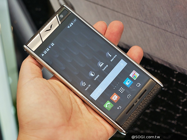 全新奢華4G智慧機Vertu Aster登台 要價22萬起