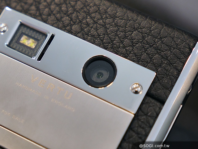 全新奢華4G智慧機Vertu Aster登台 要價22萬起