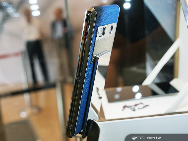 全新奢華4G智慧機Vertu Aster登台 要價22萬起