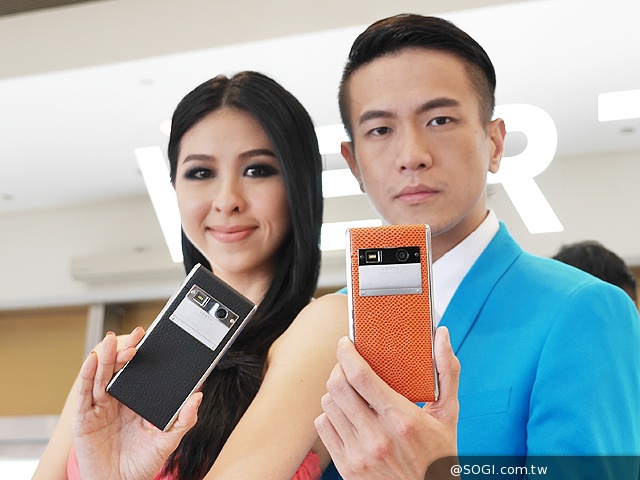 全新奢華4G智慧機Vertu Aster登台 要價22萬起