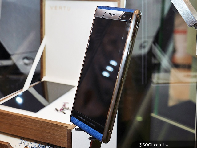 全新奢華4G智慧機Vertu Aster登台 要價22萬起