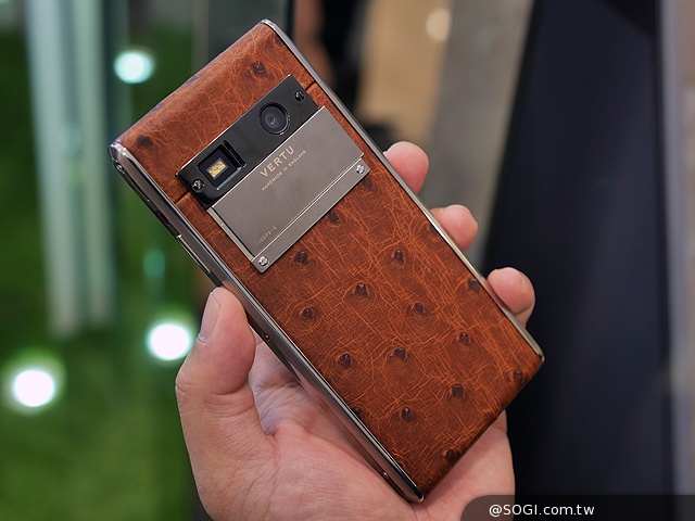 全新奢華4G智慧機Vertu Aster登台 要價22萬起