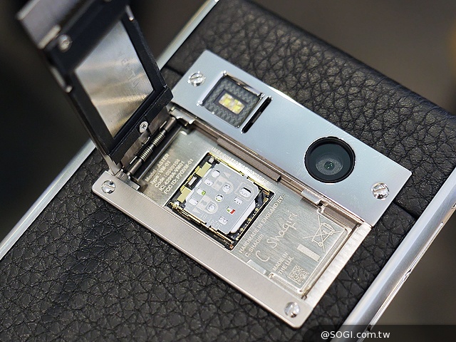 全新奢華4G智慧機Vertu Aster登台 要價22萬起