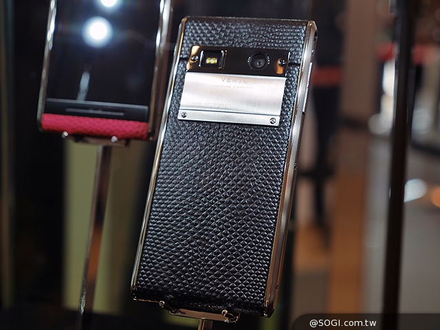 全新奢華4G智慧機Vertu Aster登台 要價22萬起