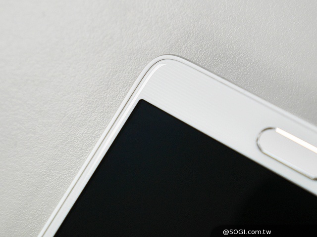 首款康寧Gorilla Glass 4手機：三星GALAXY ALPHA