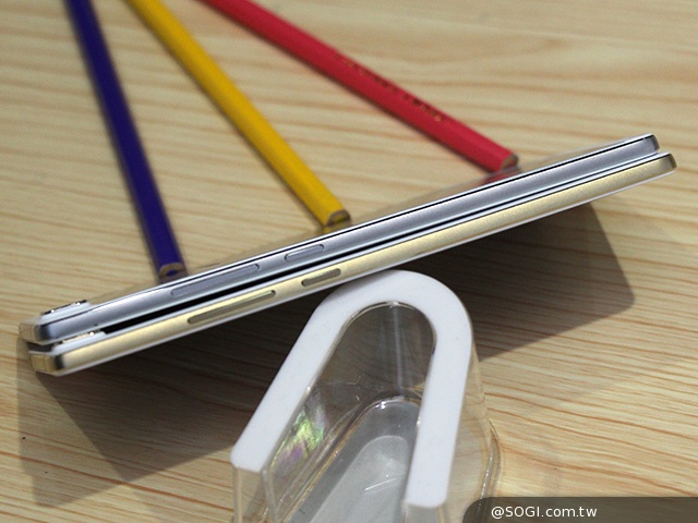 4.85mm超薄4G手機OPPO R5動手玩