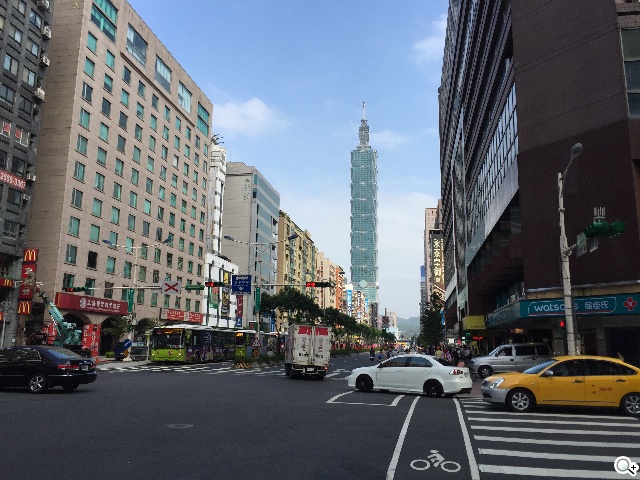 雙雄交鋒！HTC One M8、iPhone 6外型與實拍比拼