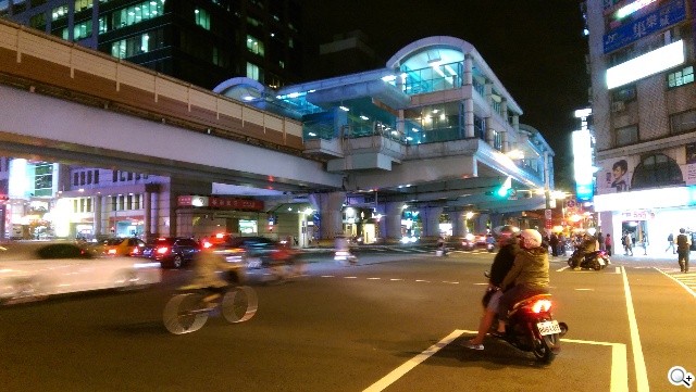 雙雄交鋒！HTC One M8、iPhone 6外型與實拍比拼