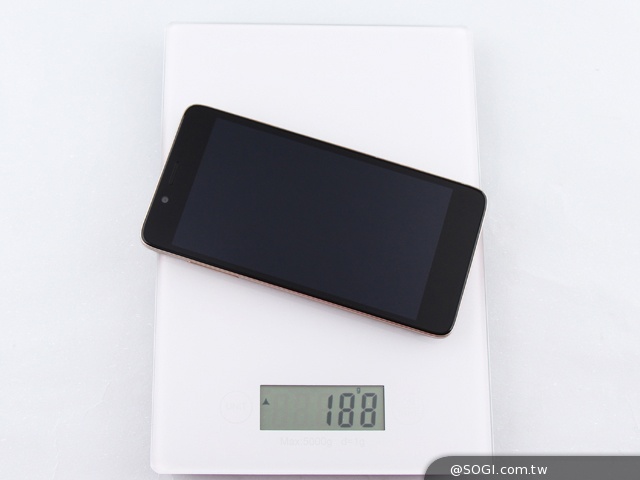 5.5吋平價全頻4G機 TWM Amazing X3 5.5吋平價全頻4G機 TWM Amazing X3