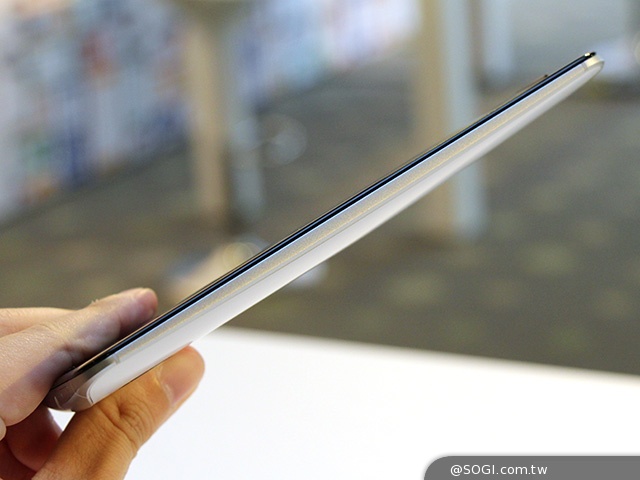 Android 5.0旗艦手機Nexus 6台灣亮相動手玩