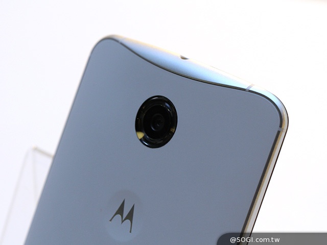 Android 5.0旗艦手機Nexus 6台灣亮相動手玩