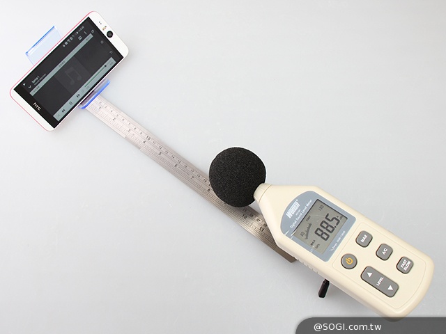 就是EYE美！HTC Desire EYE珊瑚白、海灣藍雙色體驗