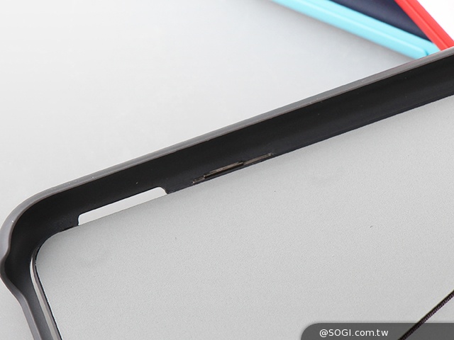 HTC Desire EYE與多彩Dot View保護殼