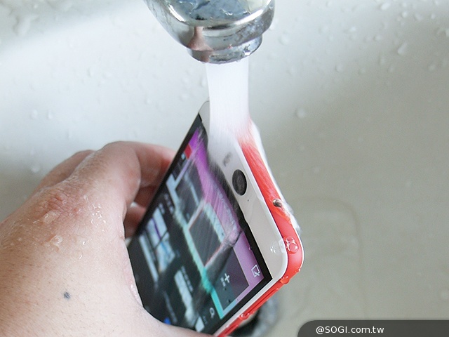 就是EYE漂亮！HTC Desire EYE珊瑚白、海灣藍雙色體驗