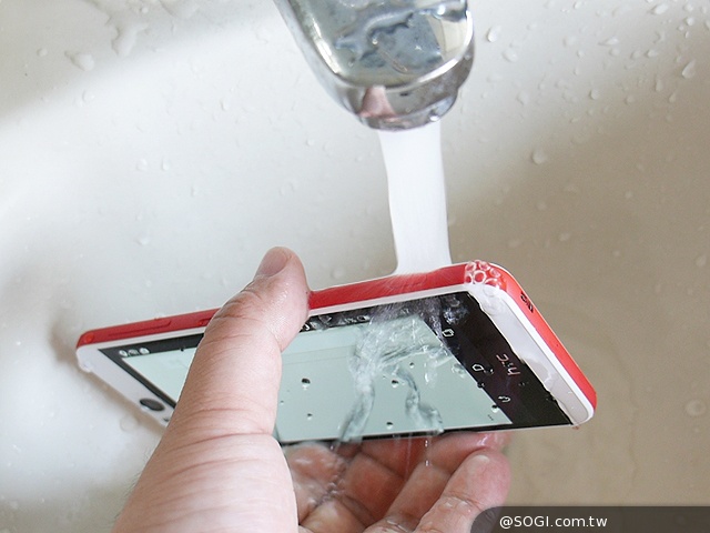 就是EYE漂亮！HTC Desire EYE珊瑚白、海灣藍雙色體驗