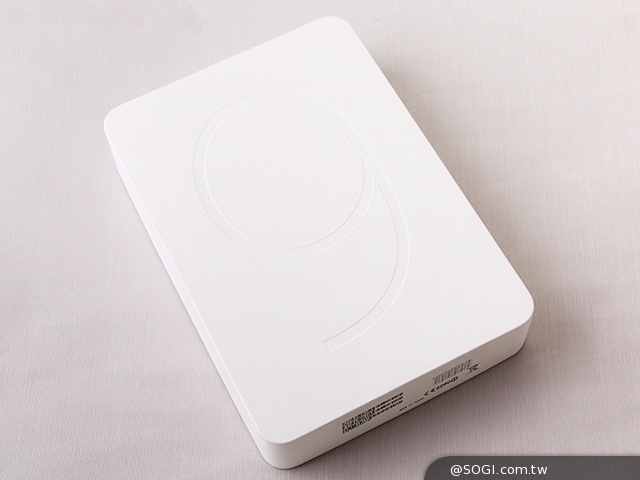 索尼Xperia Z4面板疑曝光 聽筒、喇叭往邊緣靠攏