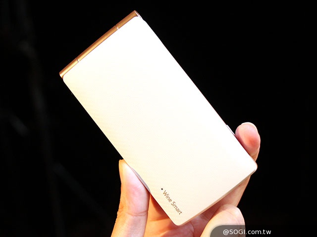LG Wine Smart摺疊4G手機海外台灣首發 單機7990