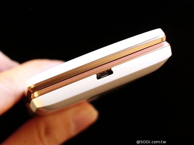 LG Wine Smart摺疊4G手機海外台灣首發 單機7990