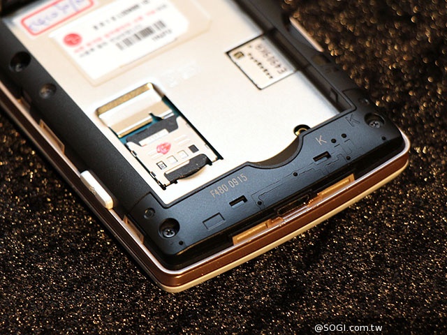 LG Wine Smart摺疊4G手機海外台灣首發 單機7990