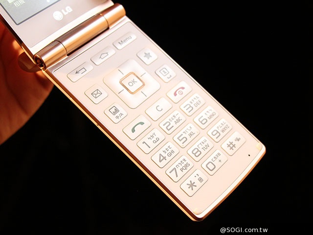 LG Wine Smart摺疊4G手機海外台灣首發 單機7990
