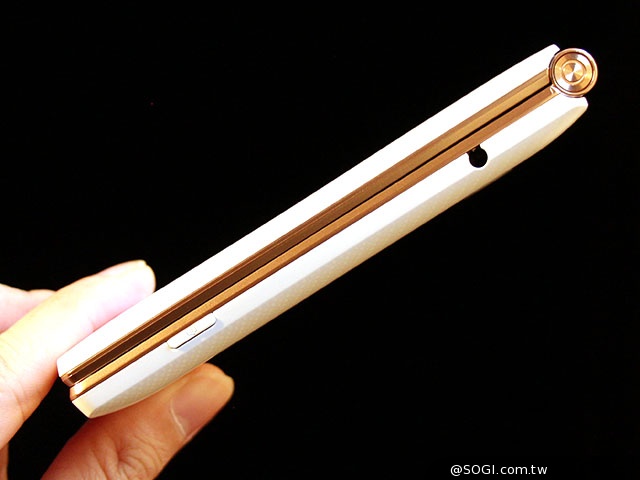 LG Wine Smart摺疊4G手機海外台灣首發 單機7990