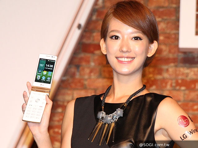 LG Wine Smart摺疊4G手機海外台灣首發 單機7990