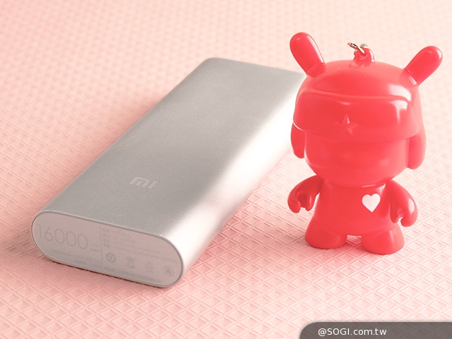小米行動電源16000mAh入手！容量加大、體積加長