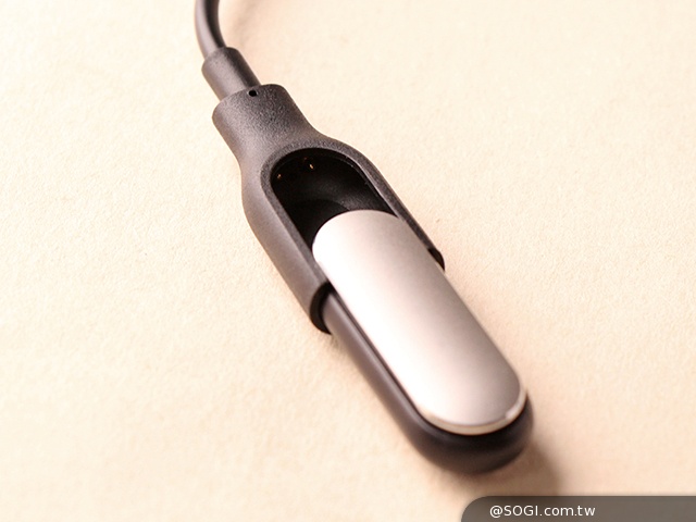 防水小米手環 輕鬆紀錄運動、睡眠資訊