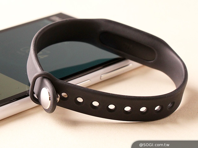 防水小米手環 輕鬆紀錄運動、睡眠資訊